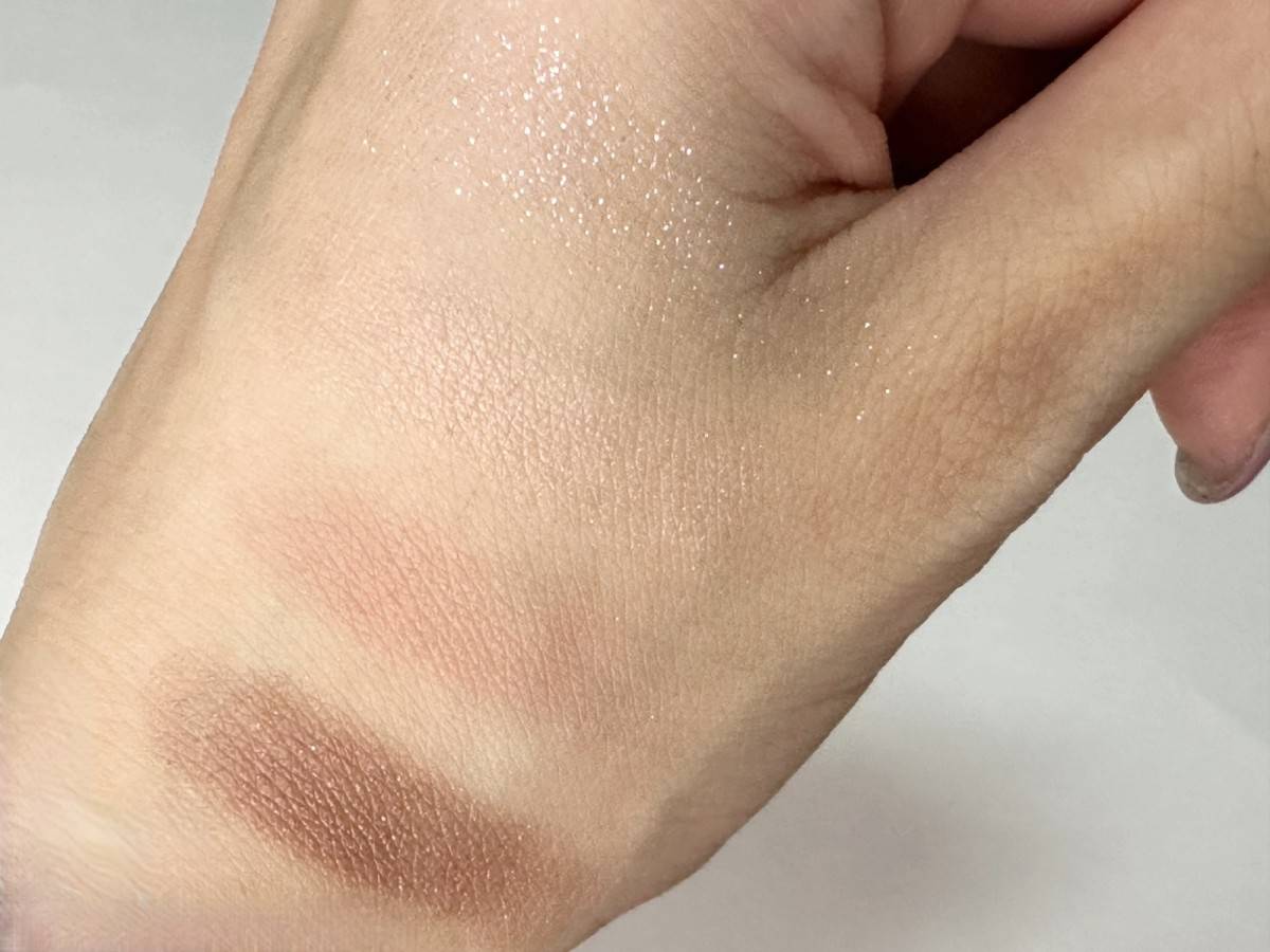 ベージュトーンアイシャドウ　05ライラックベージュ　スウォッチ