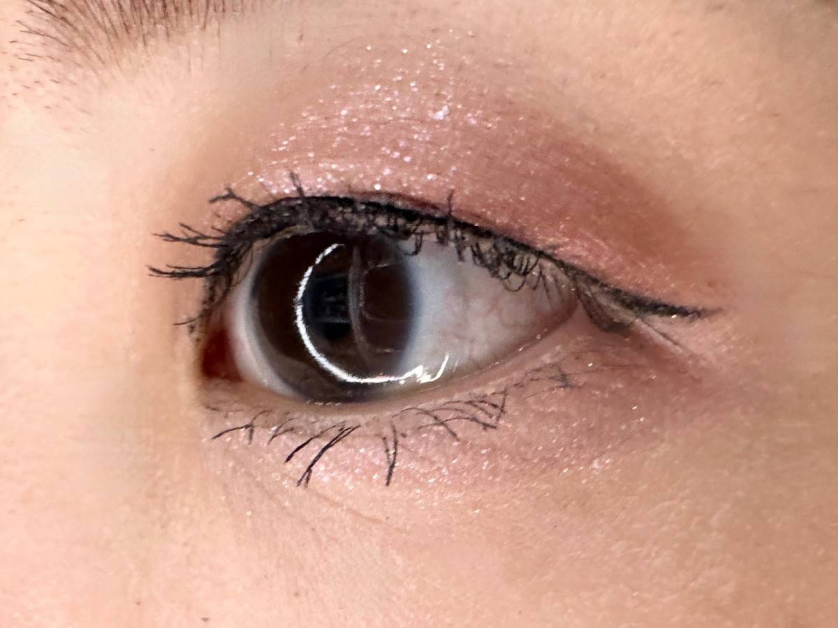 ベージュトーンアイシャドウ　05ライラックベージュ　ラメをたっぷり使ったメイクの仕上がりイメージ