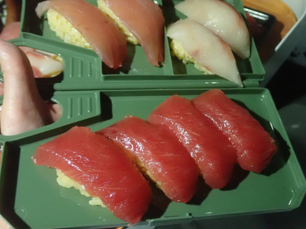 ダイソーの二つ折りランチプレート(パレット型)