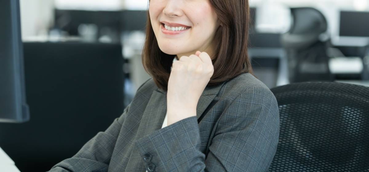 ガッツポーズをする人