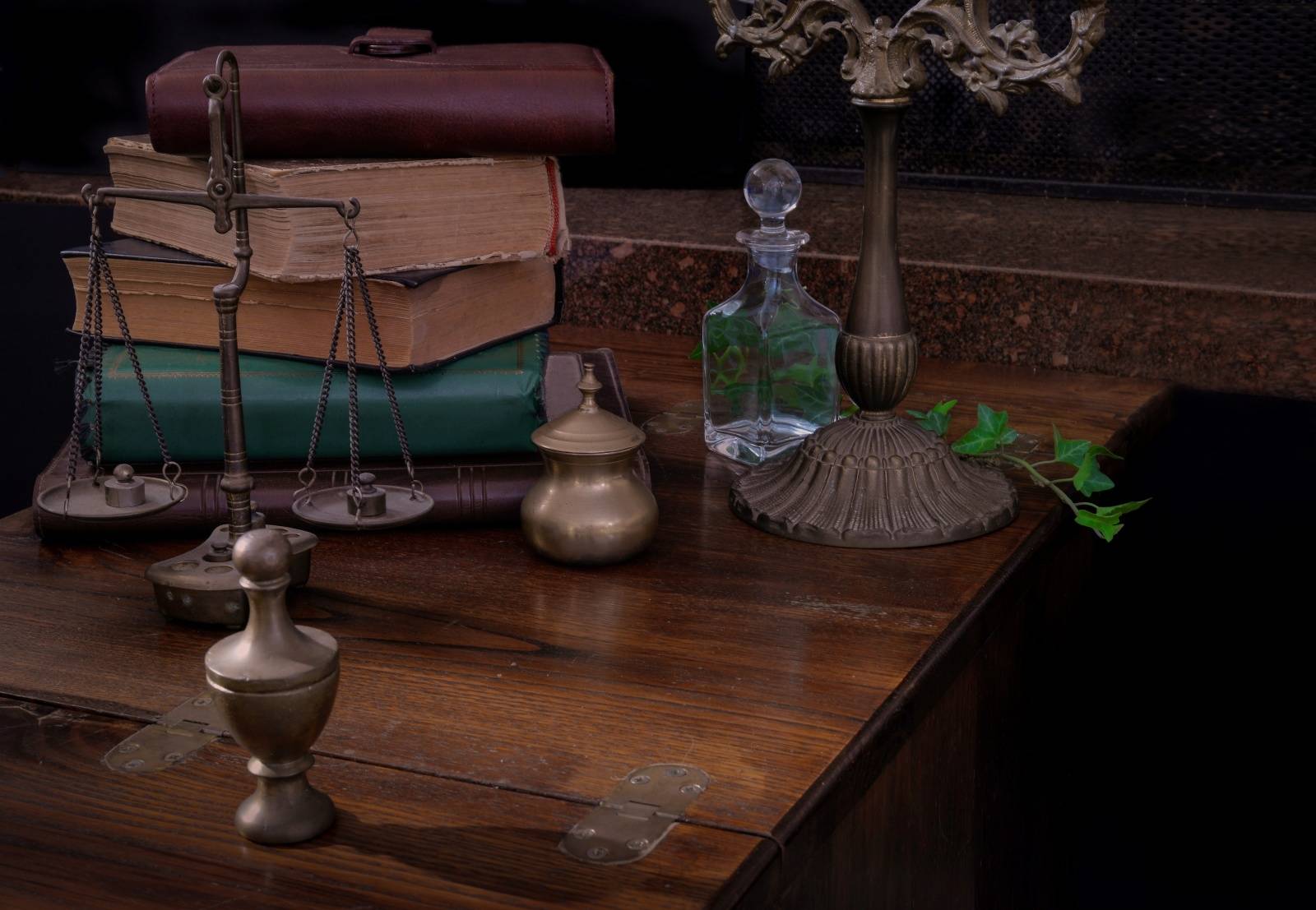 南　運気　下がる　古いお香や香水