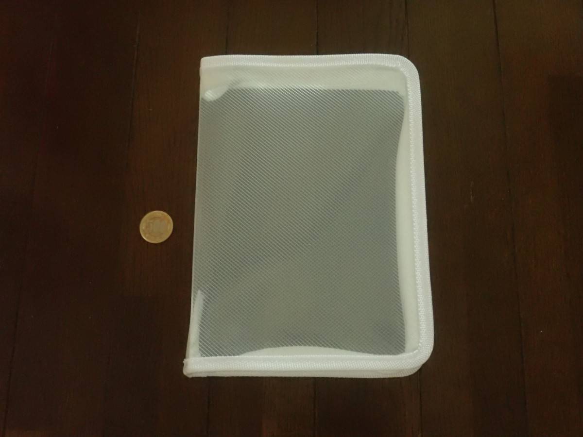 ダイソーのA5ジッパーファイル(ホワイト)