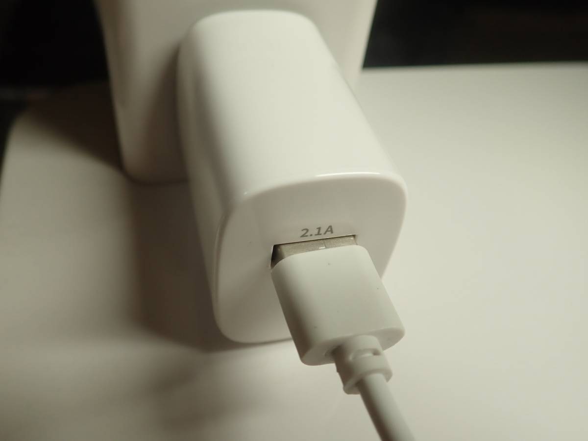 ダイソーのACアダプター(1ポート)
