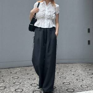 【2025年8月】おばさん見えの心配なし……！夏のブラウスコーデ5選
