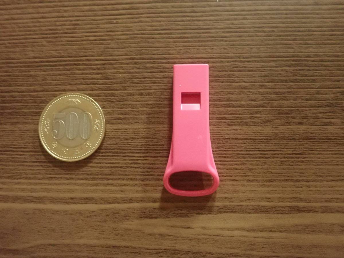 ダイソーのホイッスルパーツ(ピンク・水色アソート、1個入り)