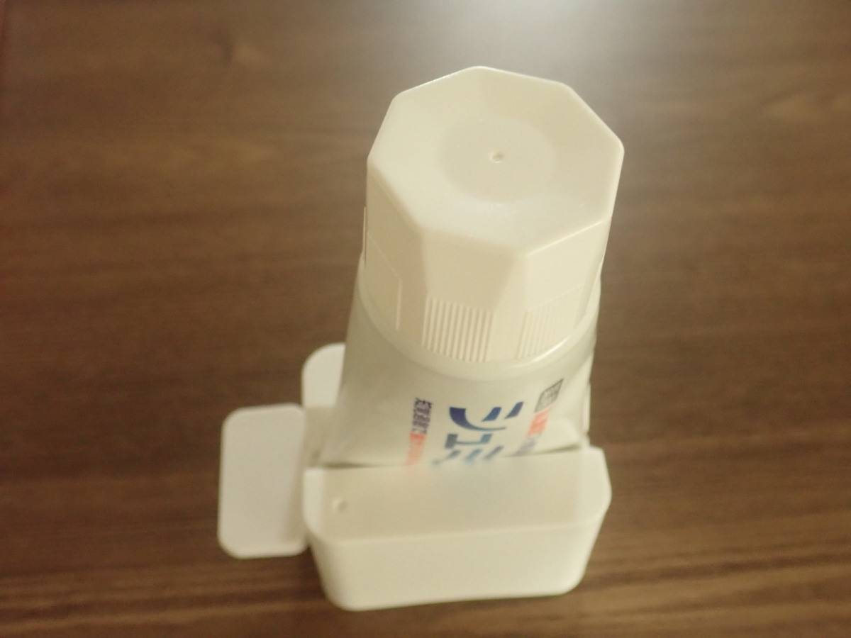 ダイソーの立てて使えるチューブ絞り