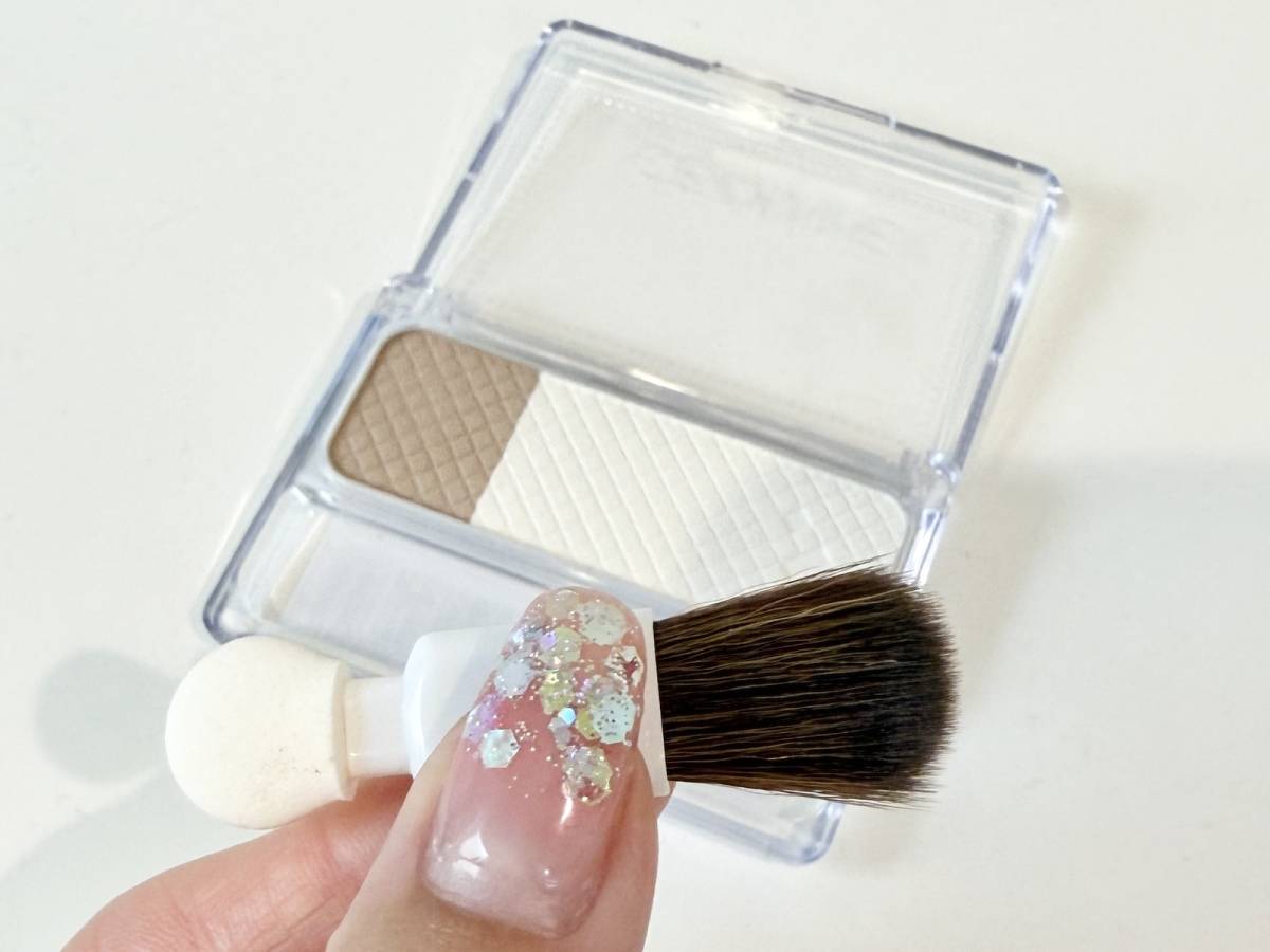 ダブルエンドのブラシ付き