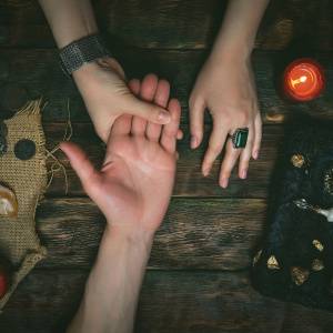 知性で直感が優れてる。「魂が成熟している人」に現れるスゴい手相5選