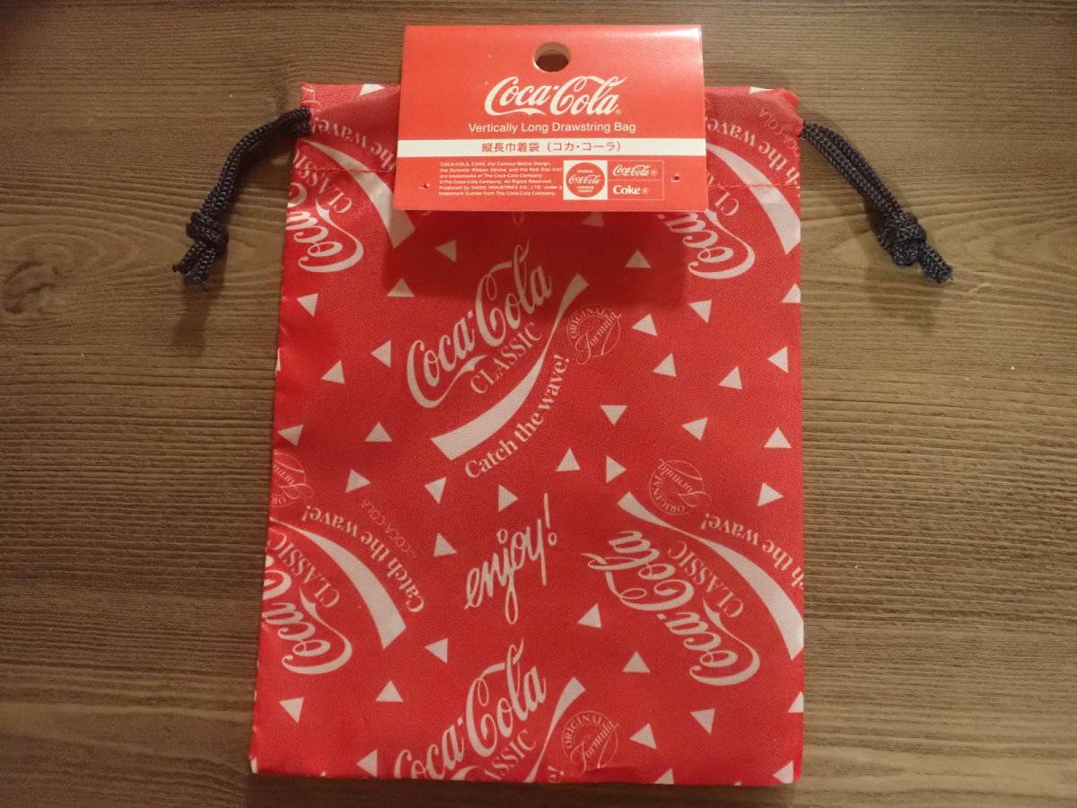 ダイソーの縦長巾着袋(コカ・コーラ、SSCE)