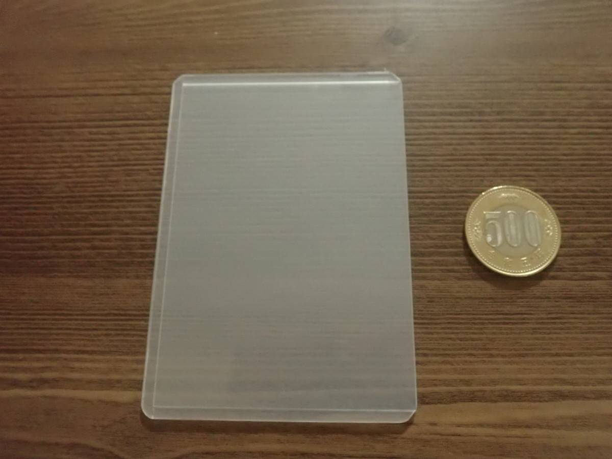 ダイソーの硬質カードケース(UV90%カット、横型、B8サイズ、3枚)