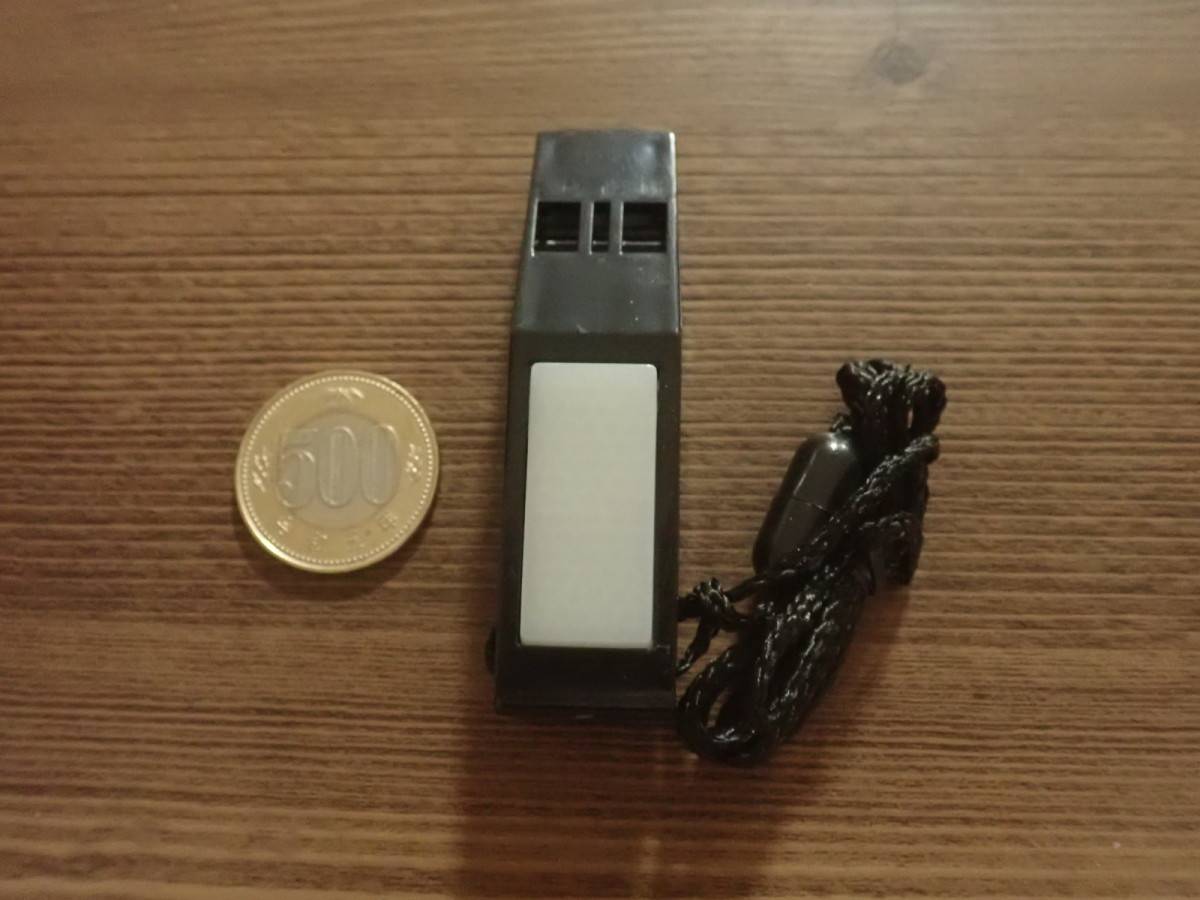 ダイソーのエマージェンシーホイッスル 蓄光タイプ