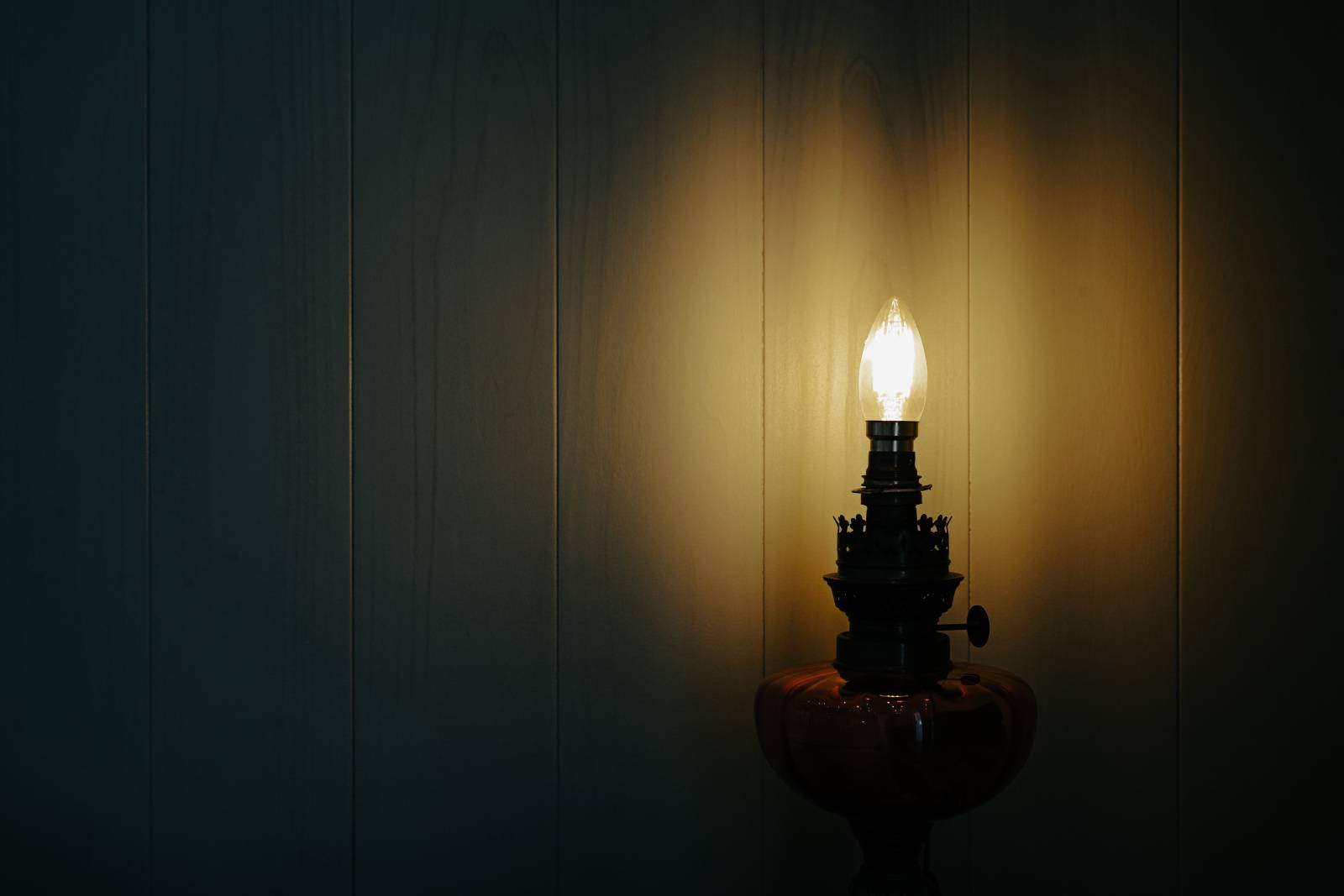 北東　運を逃す　暗い照明