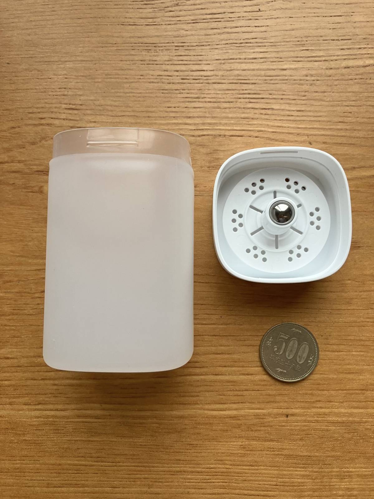 ダイソーのどこからでも出せるスパイスボトル