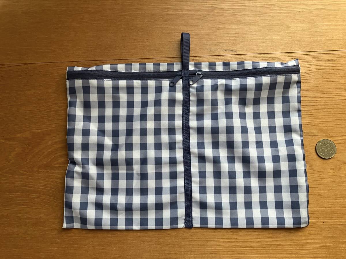 ダイソーの掛けられる収納ケース(紐付、ミニチェック)