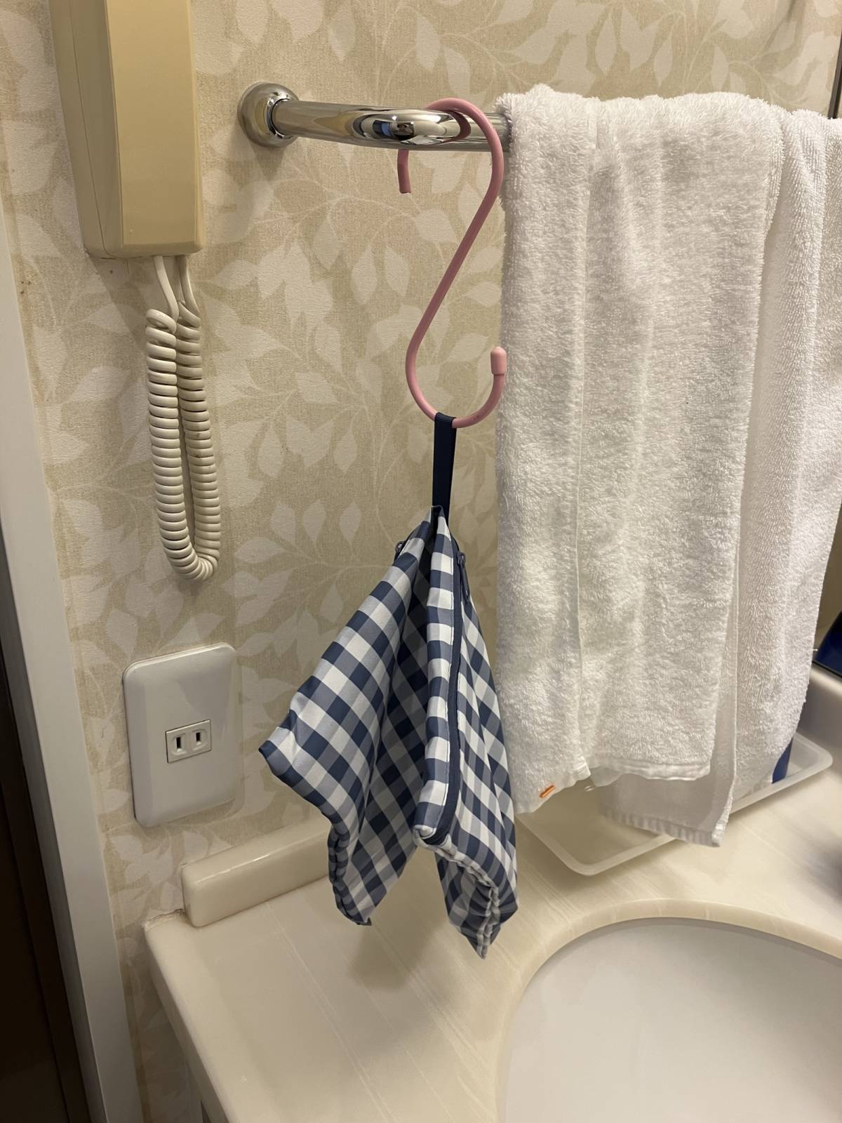 ダイソーの掛けられる収納ケース(紐付、ミニチェック)