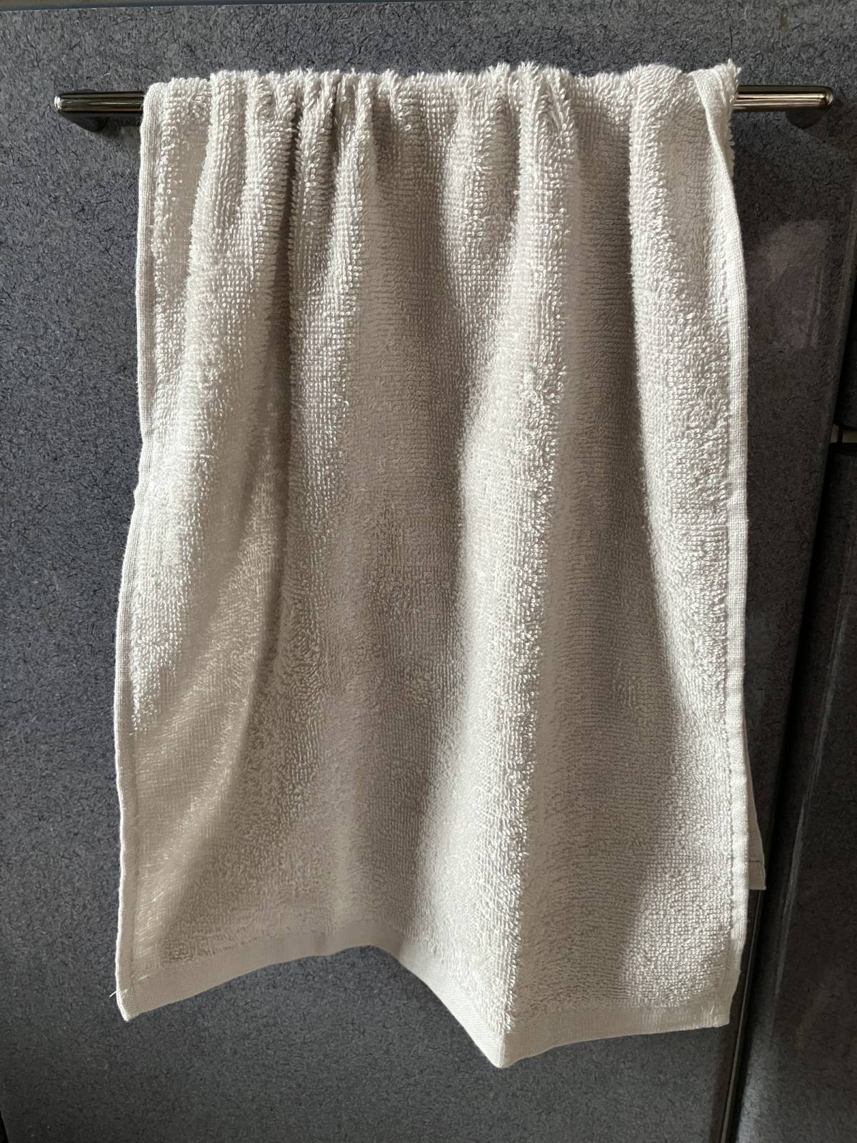 ダイソーのタオルソムリエ監修洗濯してもふんわり感長持ちこだわりのフェイスタオル(GY)