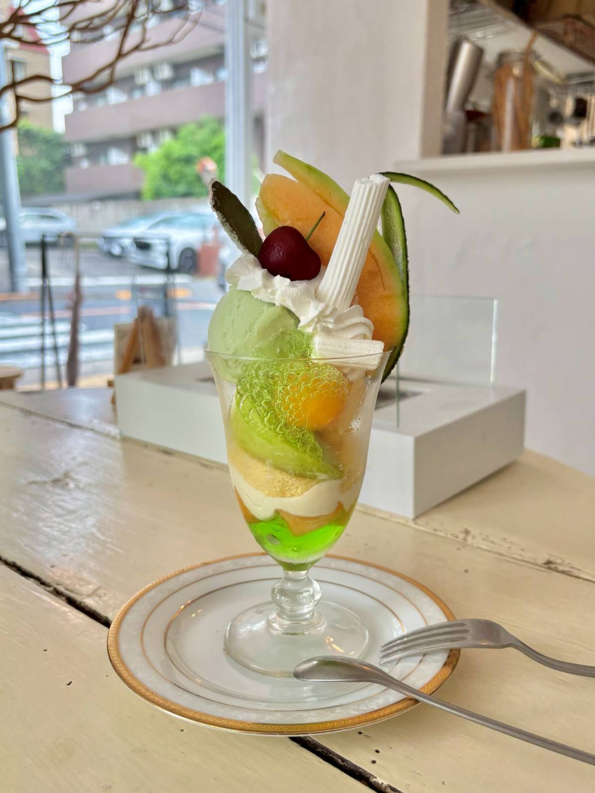 果実店canvasのメロンソーダパフェ