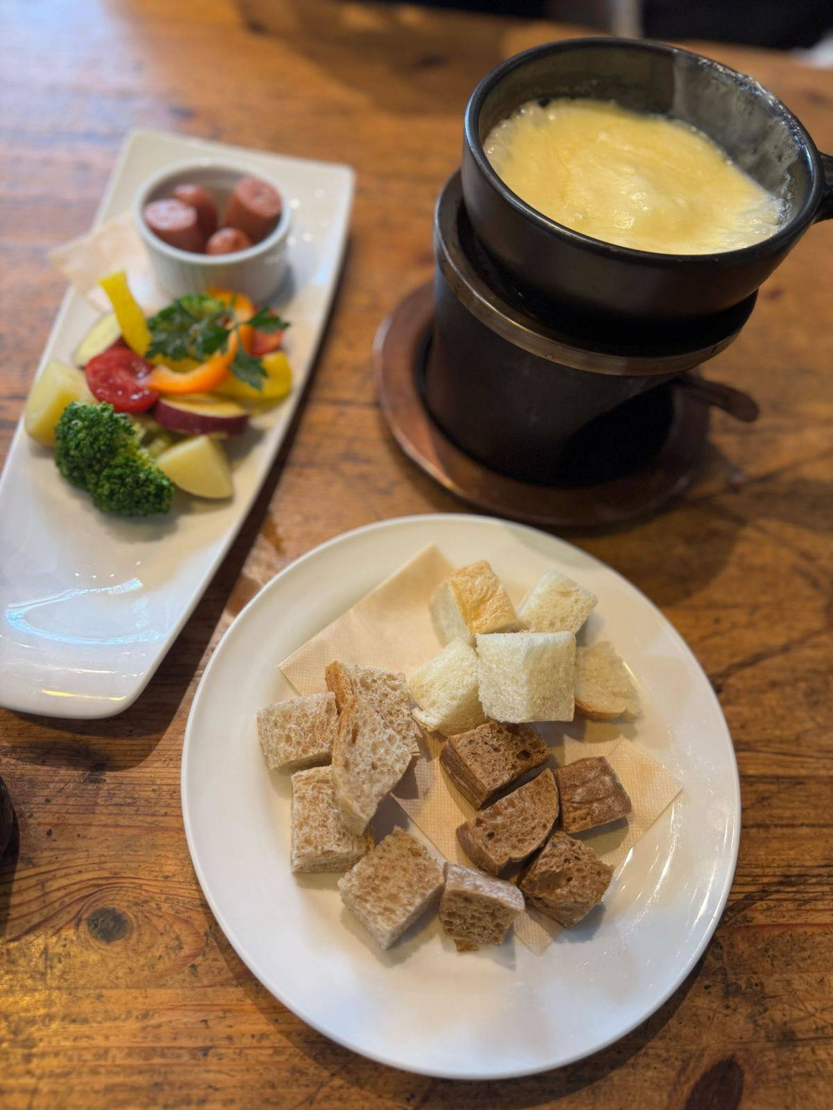 フィンランドの森のチーズフォンデュ