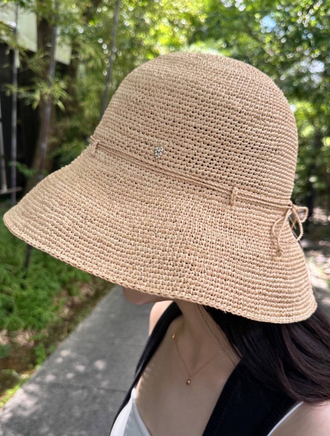 小顔効果も♡大人の夏を格上げする「ヘレンカミンスキー