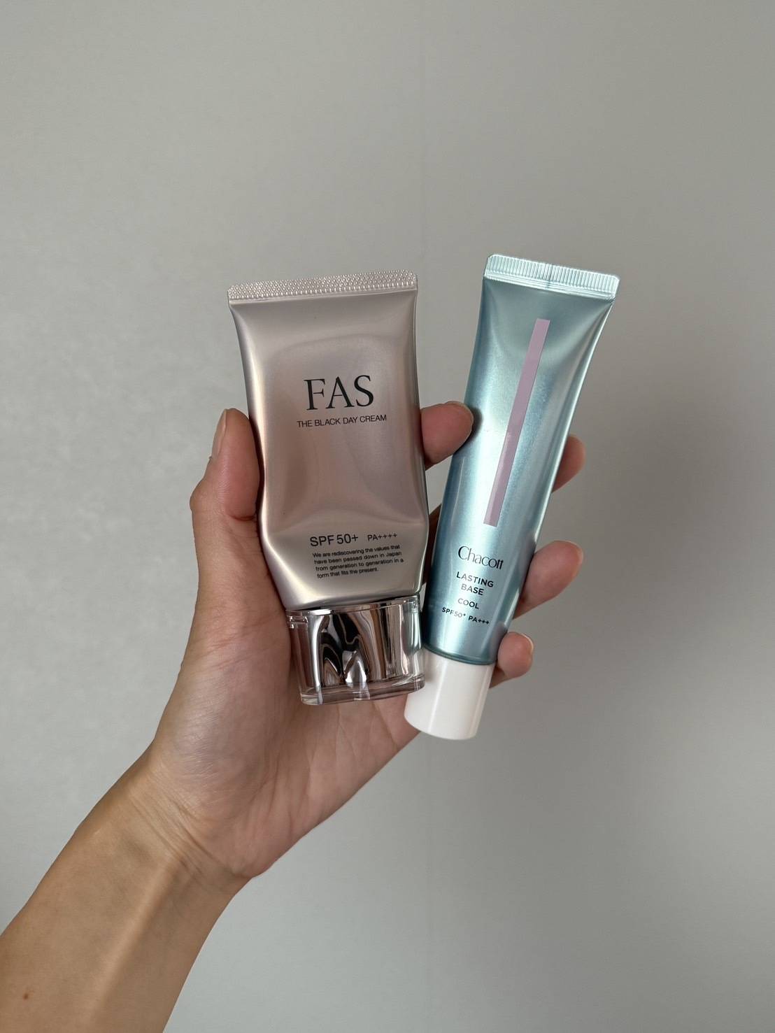 FASのザ ブラック デイ クリームとChacottのラスティングベース