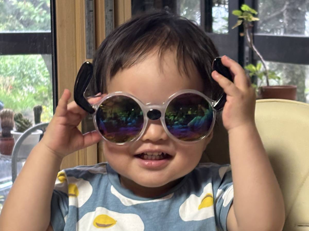 サングラスにハマっている甥っ子