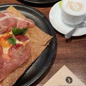【東京・表参道】本場ブルターニュの味を堪能♡ガレット＆クレープが楽しめる『Breizh Cafe』
