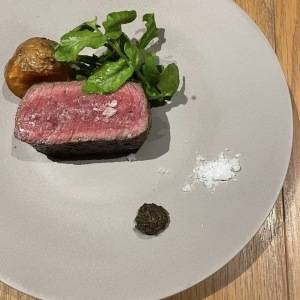 【兵庫・神戸】特別な日にぴったり。釜焼きピザ＆ワイン＆ハーブ牛が楽しめる「far.pitte」