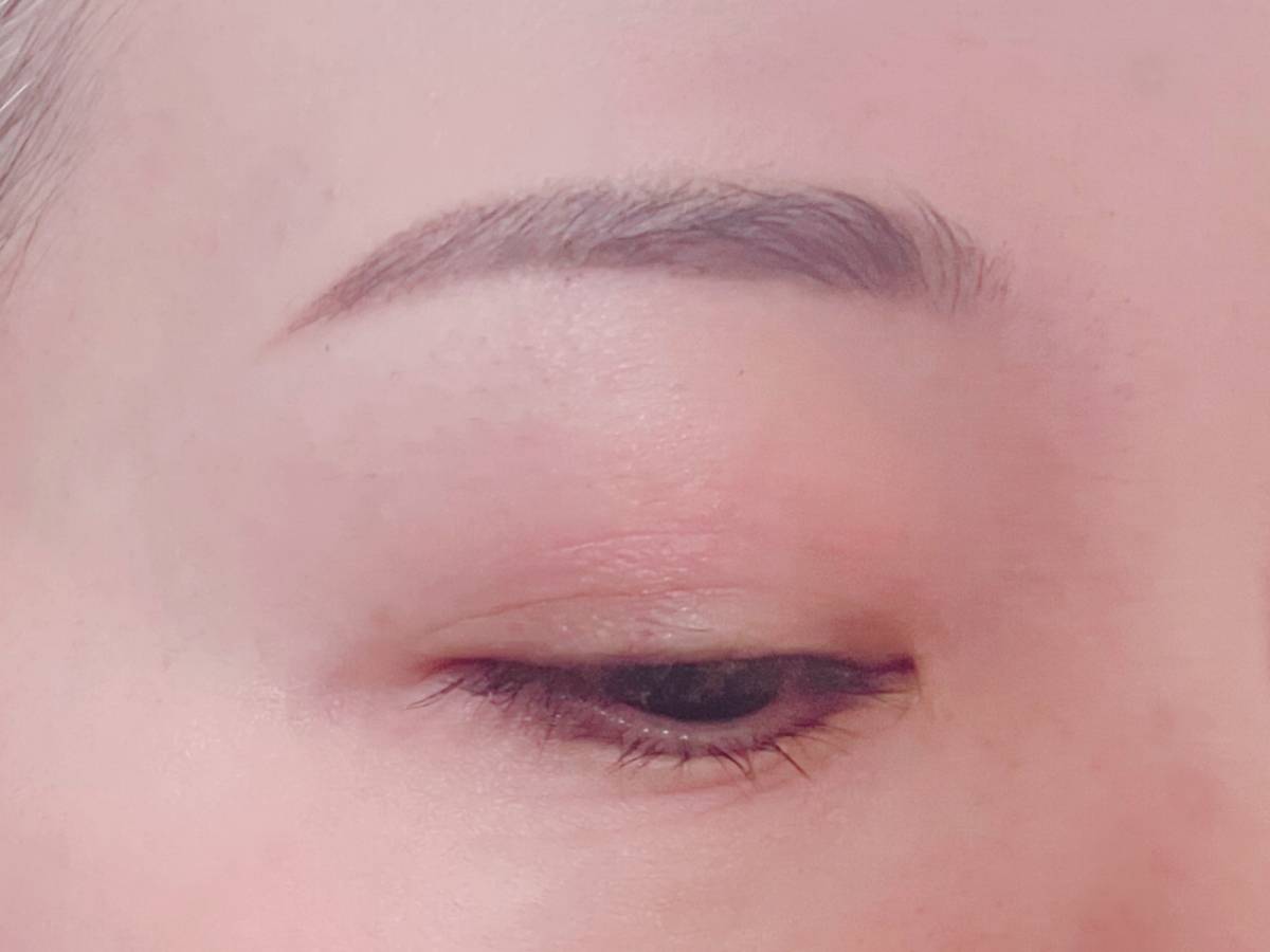 nake ネイク 3in1 アイブロウ 01 ナチュラルブラウン 塗布後 筆者目元 眉