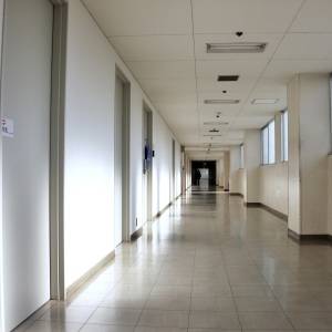 【ゾッとする怖い話】『1975年8月5日』と書かれたカセットテープ。その内容とは