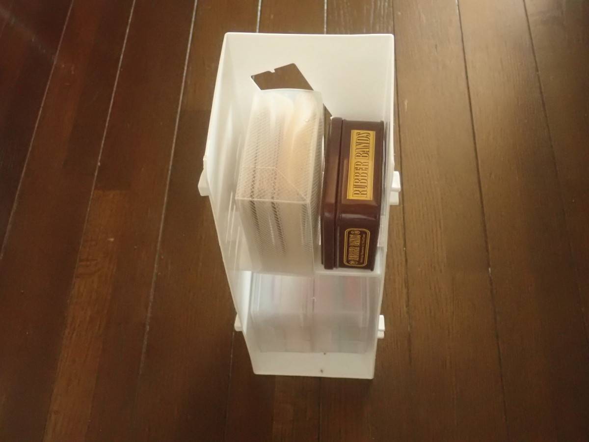 ダイソーの棚板を付けられるファイルボックス