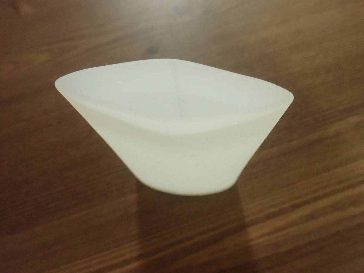 ダイソーの携帯用シリコーンコップ