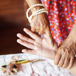 実は多感でデリケートなタイプ。「ストレスに弱い人」に現れる手相5選