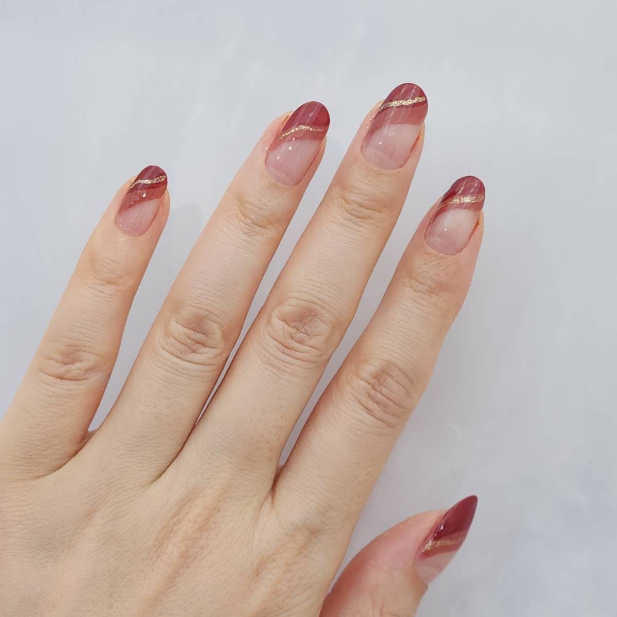 2色の斜めフレンチネイル