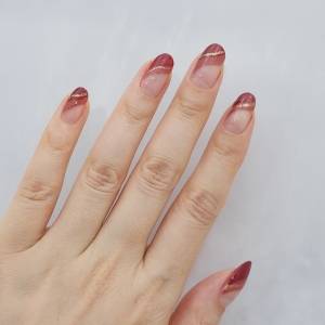 最高に今っぽい。不器用さん向け「2色の斜めフレンチネイル」のやり方