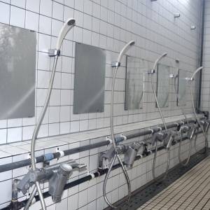 【ゾッとする怖い話】このホテルなんかおかしい。合宿所の浴室での恐怖体験