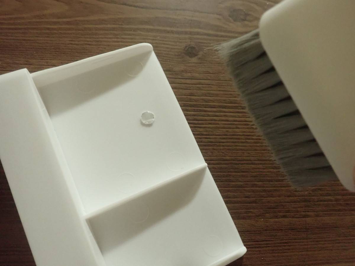 ダイソーの卓上ミニちりとりほうきセット