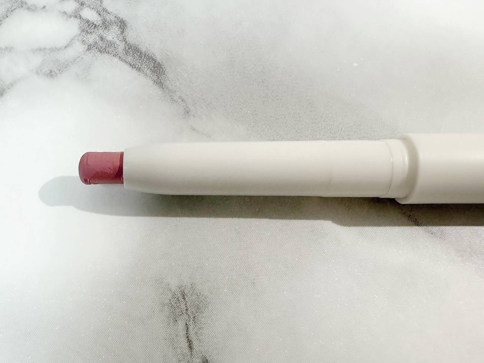 リップライナーを繰り出した画像