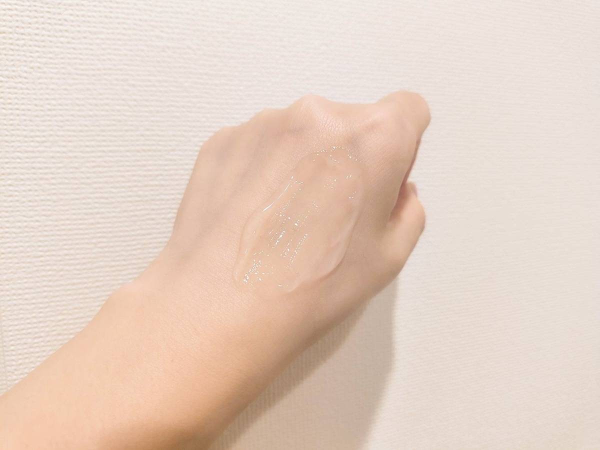 ラゴム「ジェルトゥウォータークレンザー」を塗った手