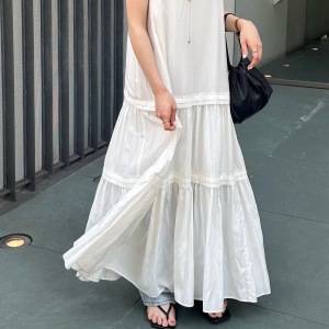 「キャミワンピ✕デニム」がトレンド!着るだけで様になる旬スタイル