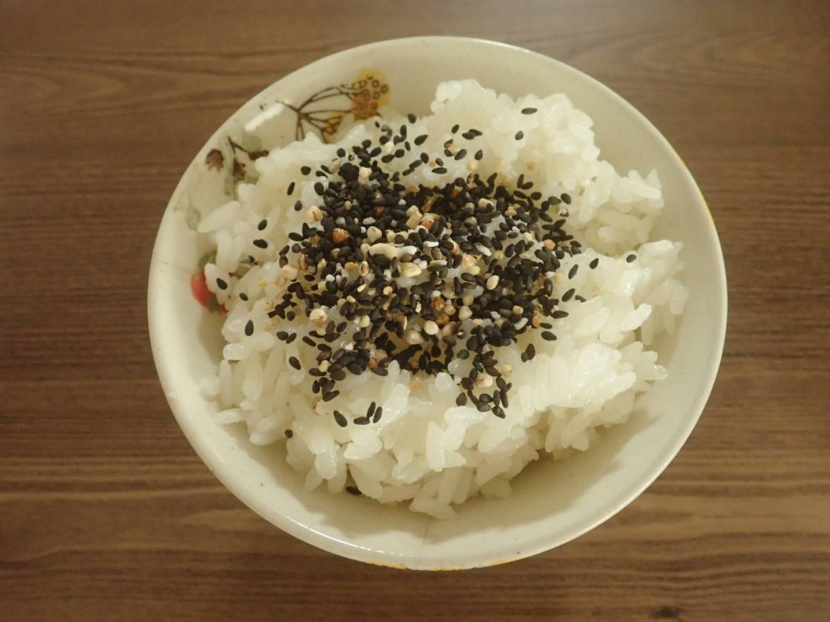 ダイソーの三島食品 五穀ごましお 36g