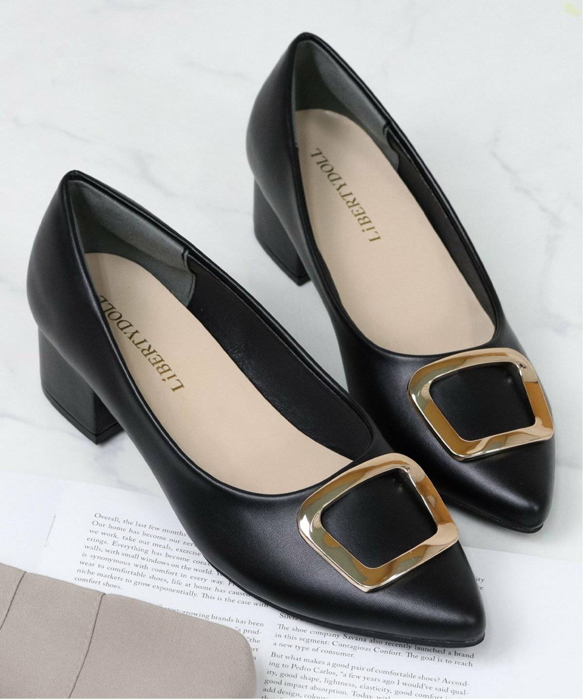 SFW(サンエーフットウェアー) 4cmヒール オフィスカジュアル ワンピース アーモンドトゥバックルパンプス