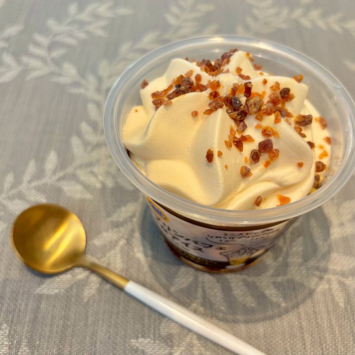 ミニストップの「なめらかプリンパフェみたいなアイス」