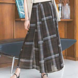  夏コーデの女性 