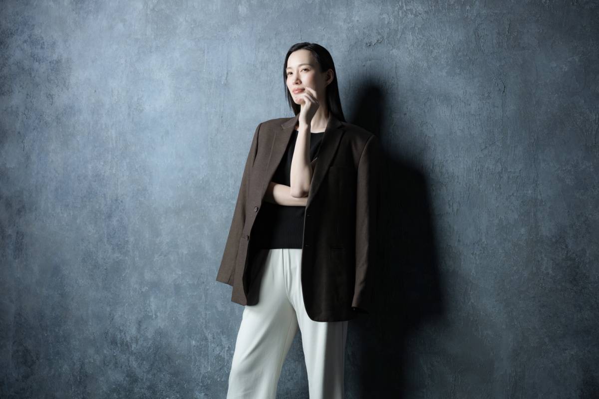 メンズファッションを着こなす骨格ナチュラルの女性