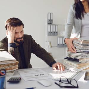 イケオジはやりません。周りに流されやすい40代50代男性の特徴5選