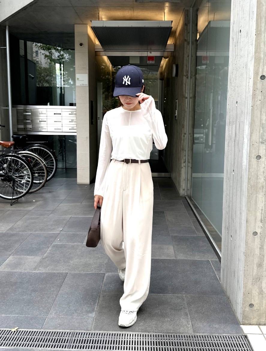 ネイビーのニューエラとホワイトコーデ