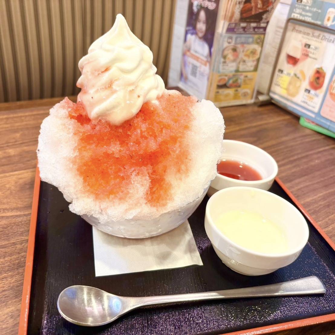 いちごと練乳のかき氷ソフト