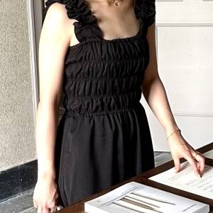 くびれ見え＆体型カバーも！大人可愛い「フリルオールインワン」