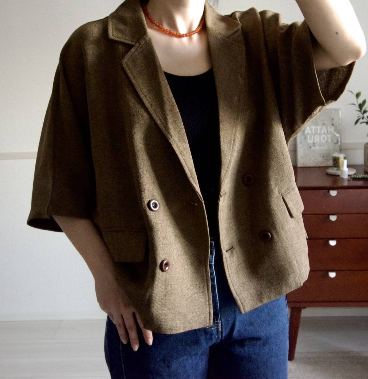 ブラウンのショートジャケット