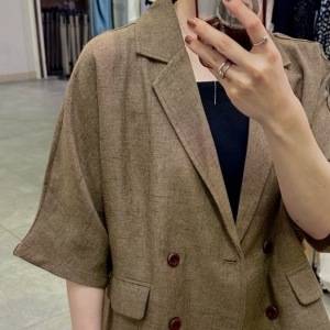 羽織るだけで秋らしさが完成……♪半袖ショートジャケットが大活躍